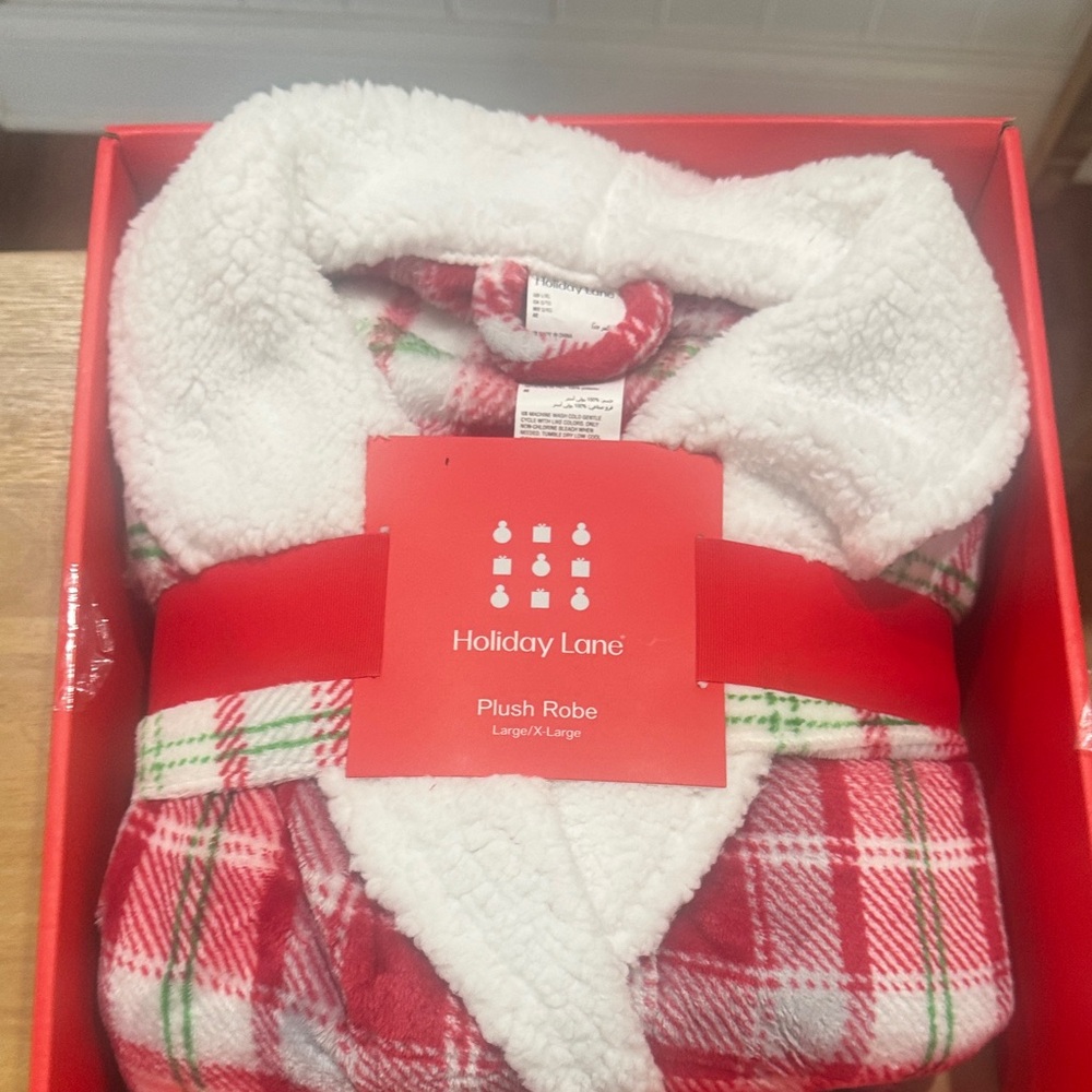 Martha Stewart Red and White Plaid Plush Robe